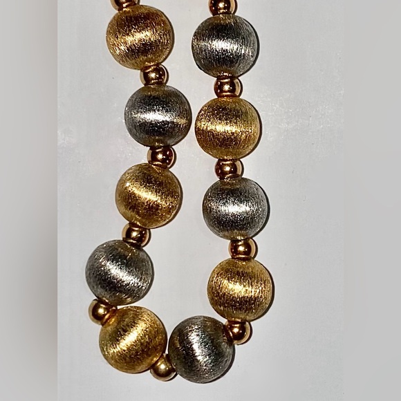 Vintage Signed NAPIER Two Tone Brushed Ball Bead Necklace 20” - Picture 5 of 5